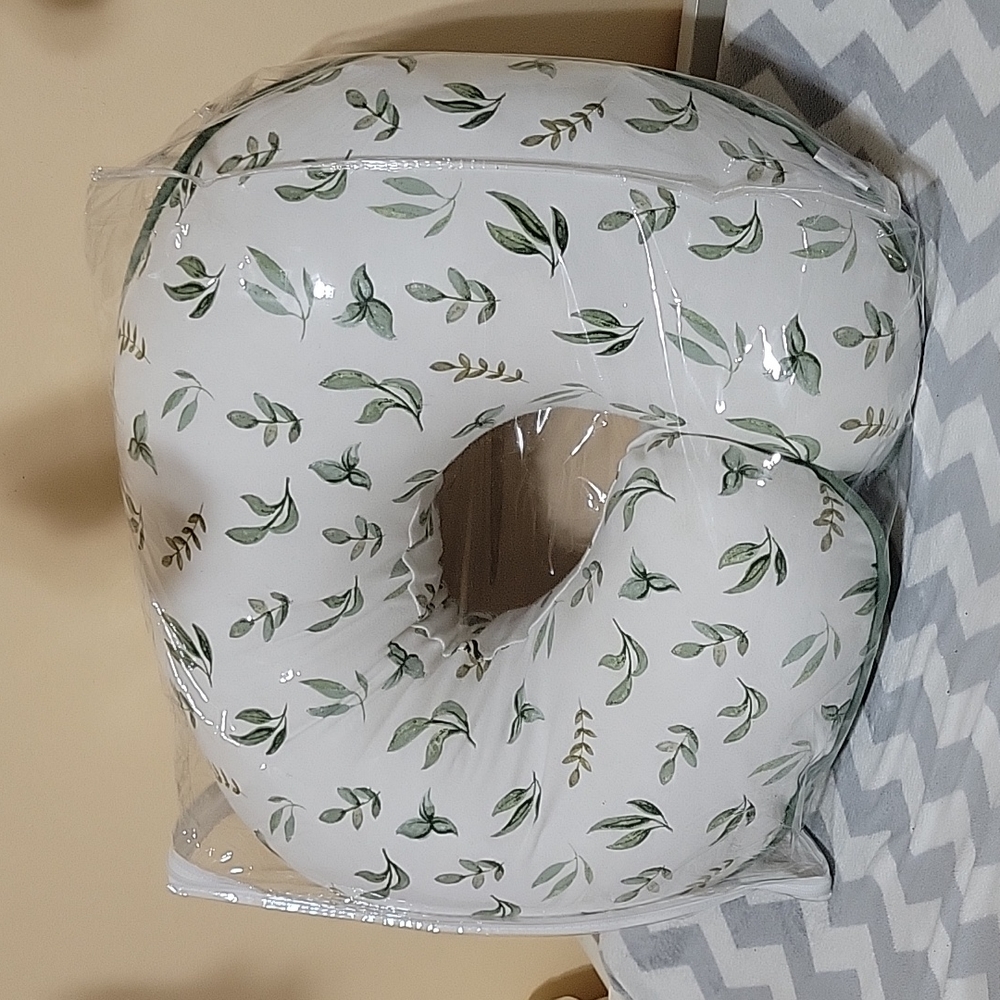 Boppy Pillow and organic cover - Picture 12 of 12